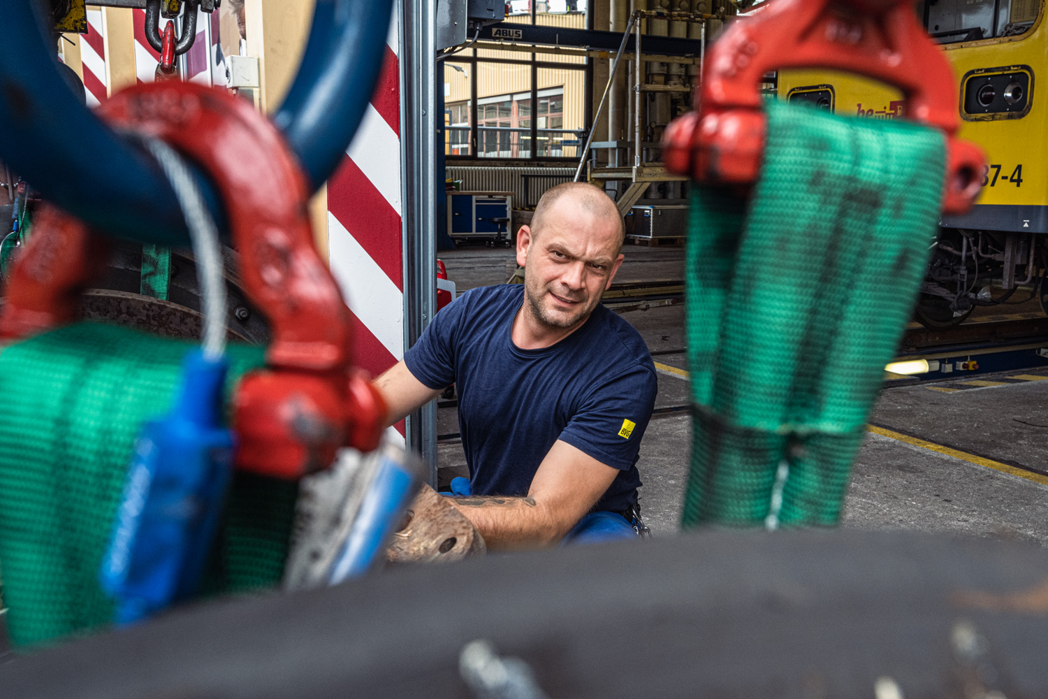 verladen des fahrwerks per kran