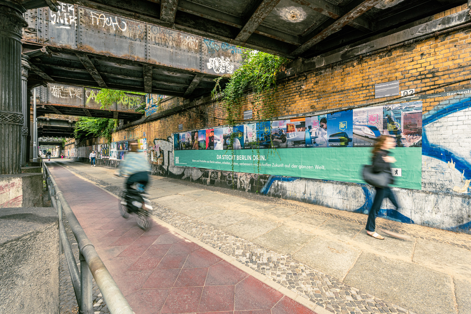 Industriekampagne Berlin Partner für Wirtschaft und Technologie GmbH an den Yorckbrücken, Berlin - Kreuzberg