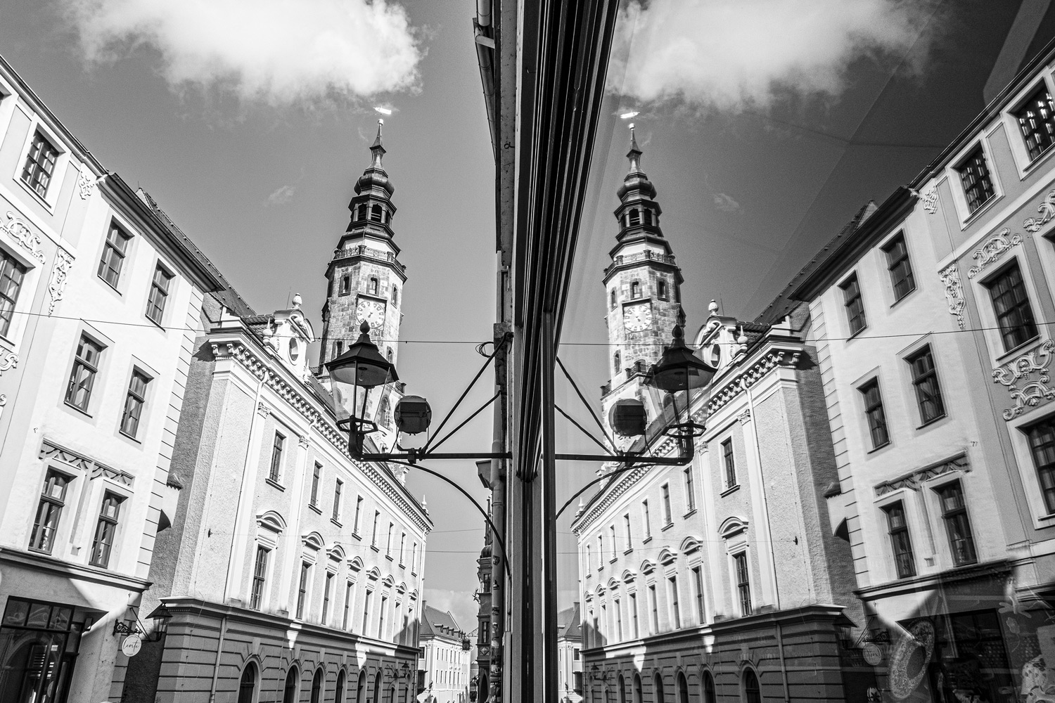 altstadt vön görlitz mit spiegelung im schaufenster