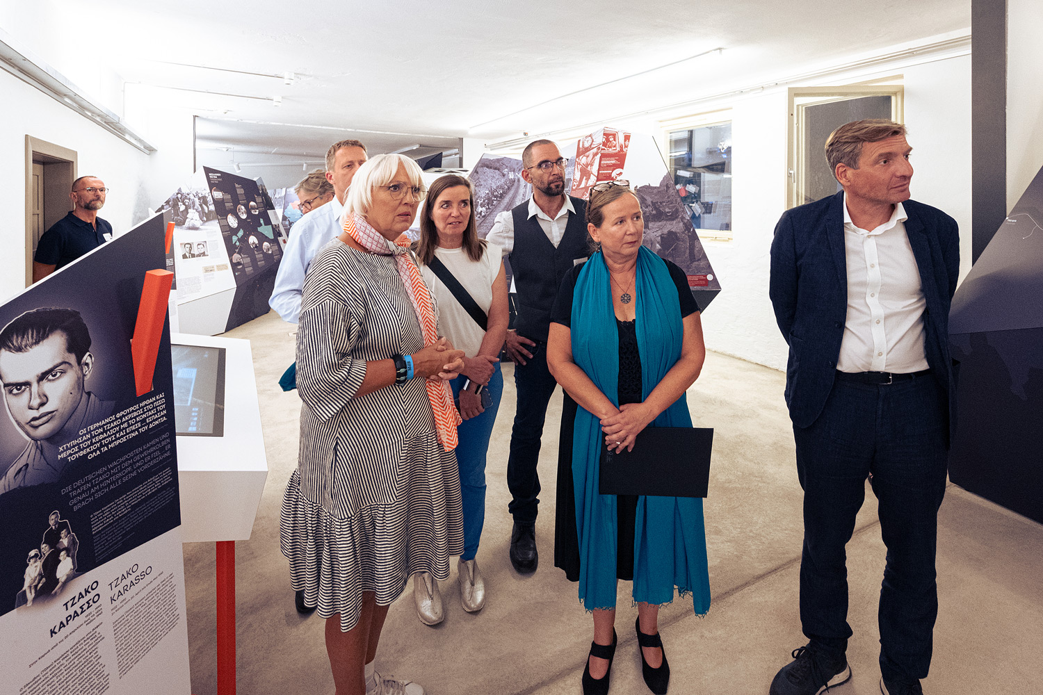 Claudia Roth eröffnet die Ausstellung Karya 1943 im Dokumentationszentrum NS-Zwangsarbeit, Berlin