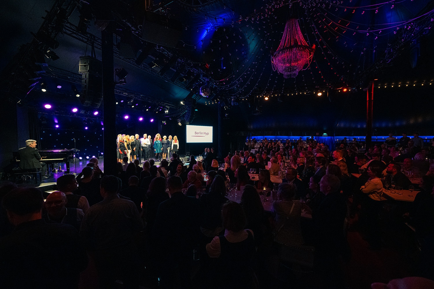 Auftritt des Mitarbeitenden-Chores auf der Weihnachstfeier der Berlin Hyp