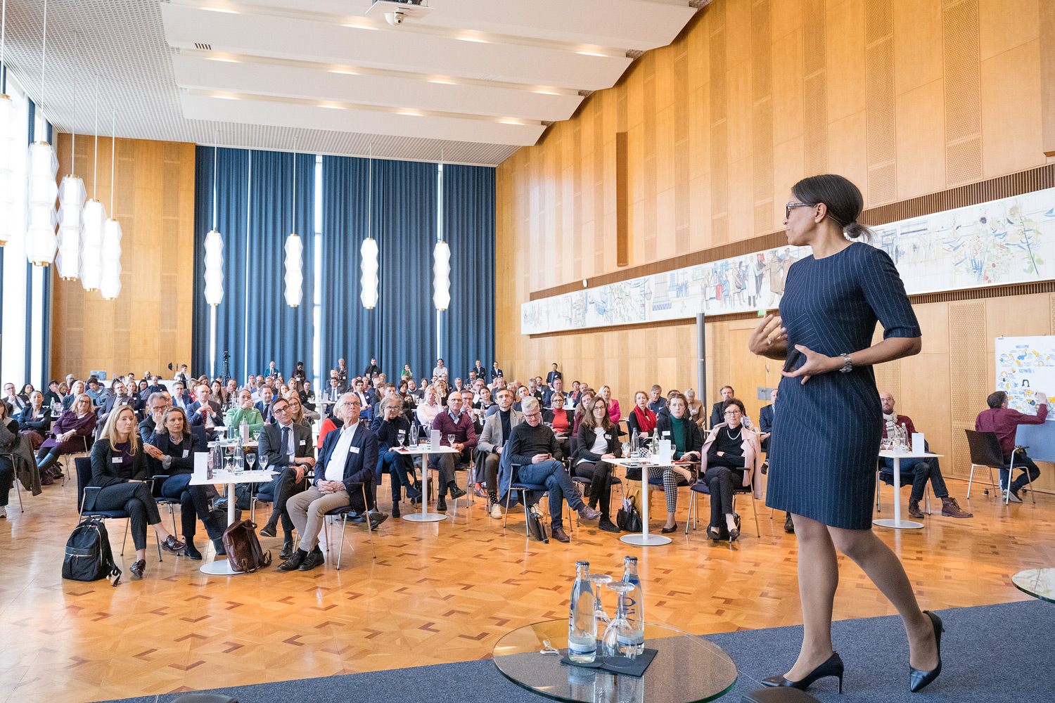 Janina Kugel spricht beim Leadership Day der ESMT Berlin